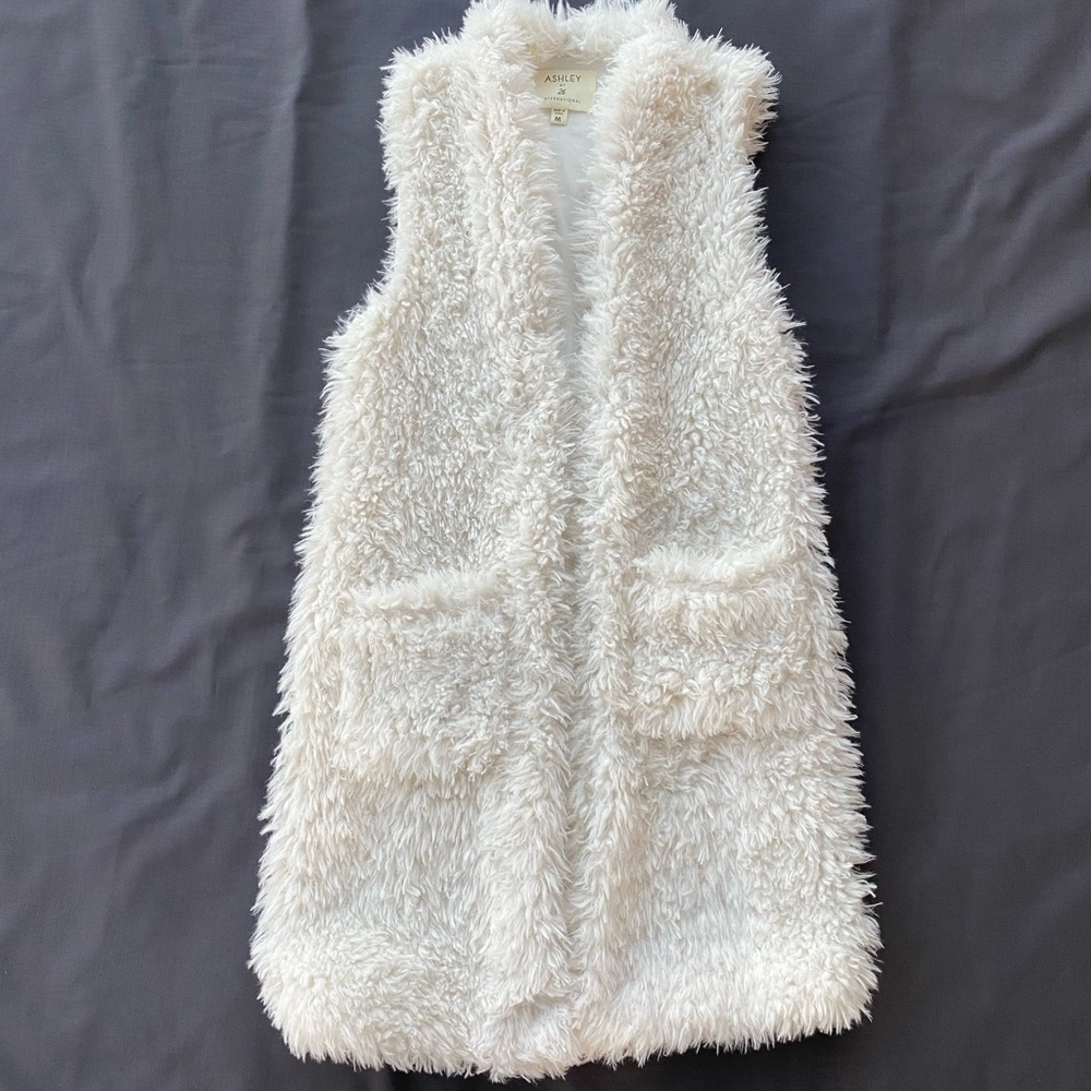 ASHLEY BY 26 INTERNATIONAL | Long Faux Fur Vest w/Pockets White Size M